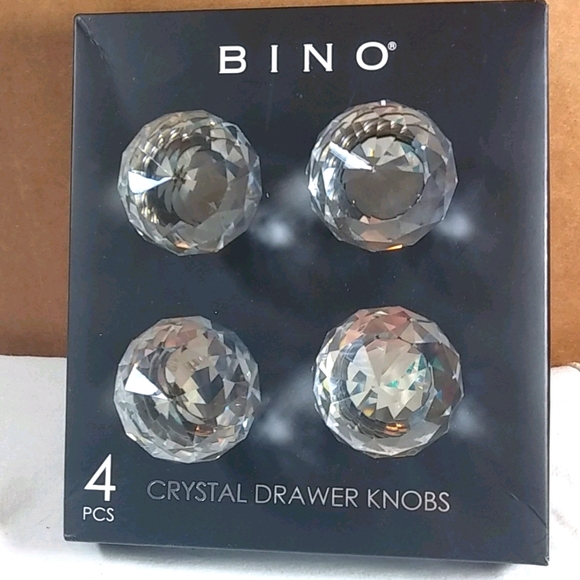 BINO Other - Gorgeous set of 4 crystal round drawer pulls, NIB